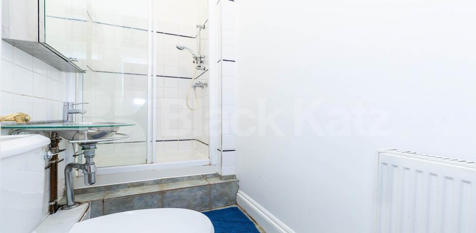 			4 BED GARDEN FLAT, 4 Bedroom, 1 bath, 1 reception Flat			 Digby Cresent, Finsbury park / Arsenal
